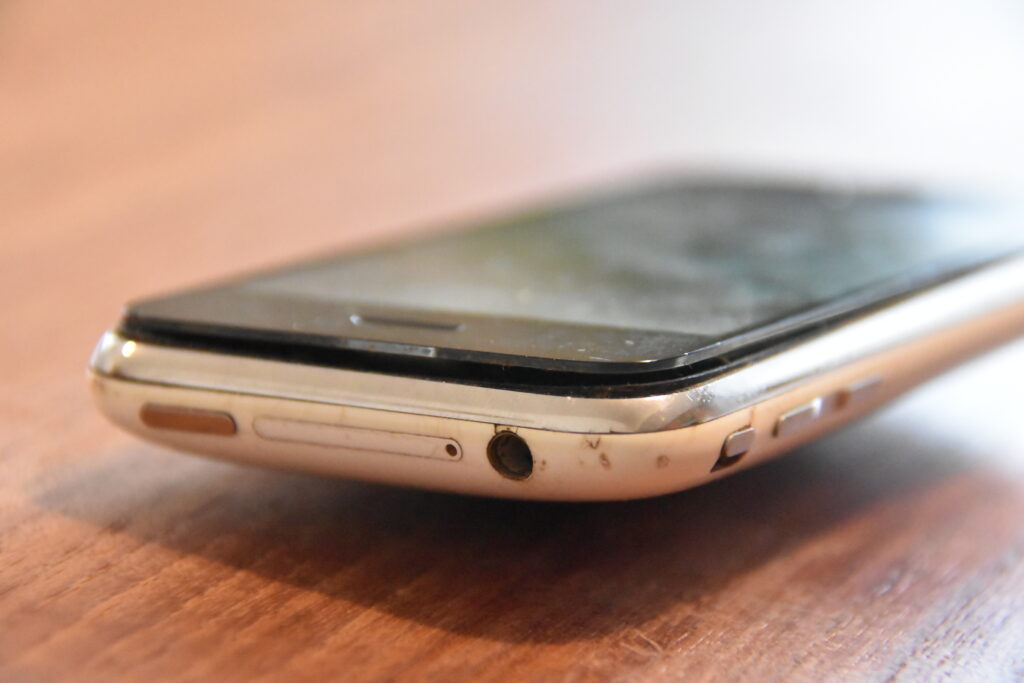 Iphoneのバッテリーが膨張 交換や処分方法を解説 の巻